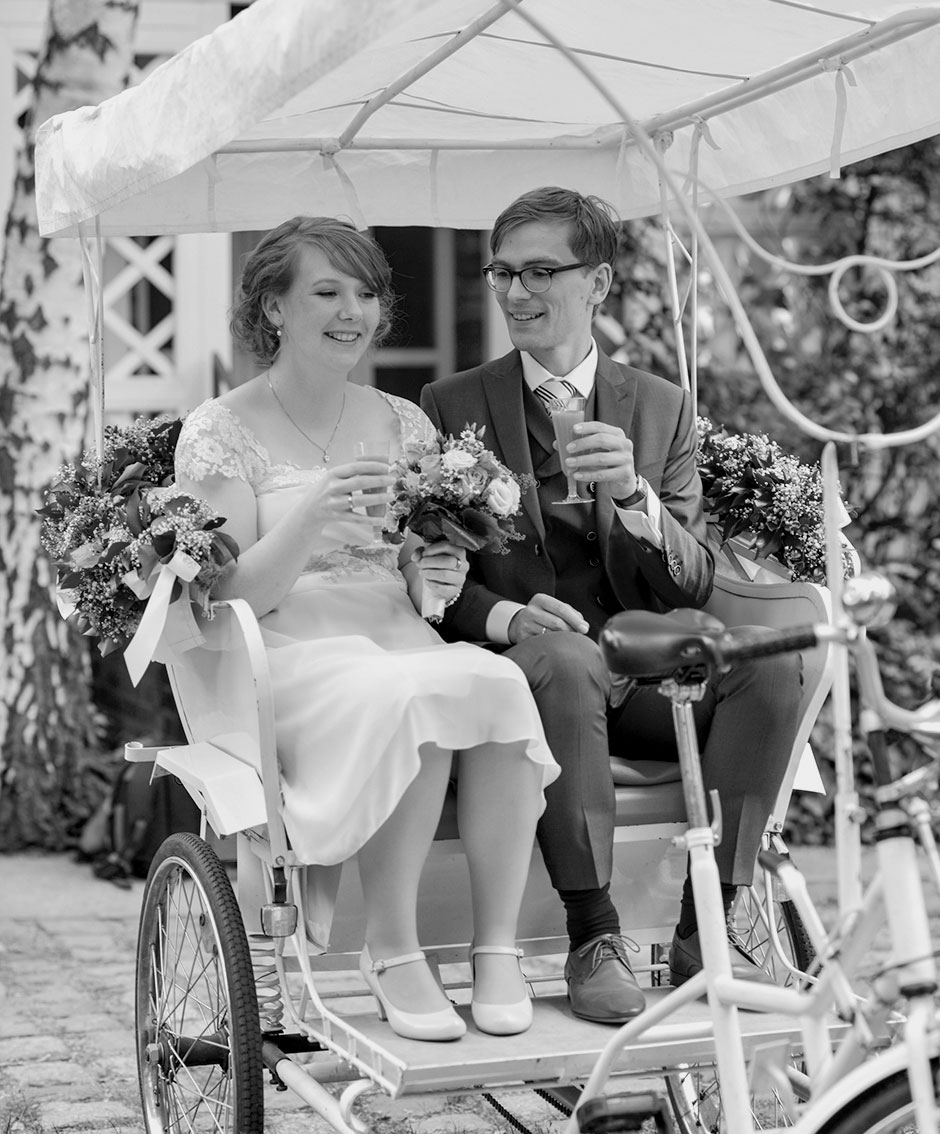 Hochzeitsfoto Hochzeitsfahrt Rikscha durch Berlin